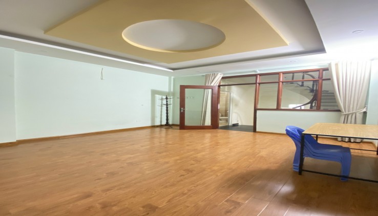 Cho thuê nhà nguyên căn ngõ 1395 ngay Quận ủy Hoàng Mai, 5 tầng, 33m2, 4 ngủ, 13.5 triệu